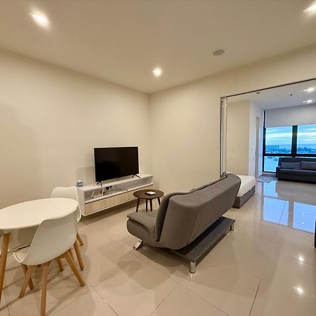 The Shore Executive Suites By Ys Luxury Кота Кинабалу Екстериор снимка