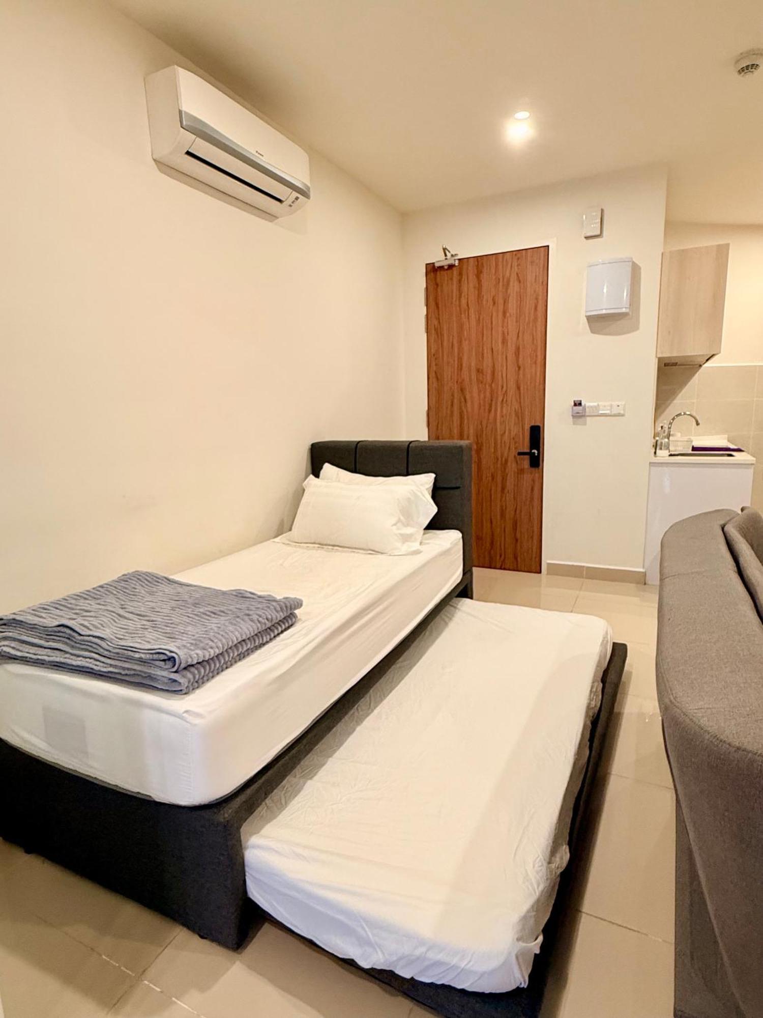 The Shore Executive Suites By Ys Luxury Кота Кинабалу Екстериор снимка