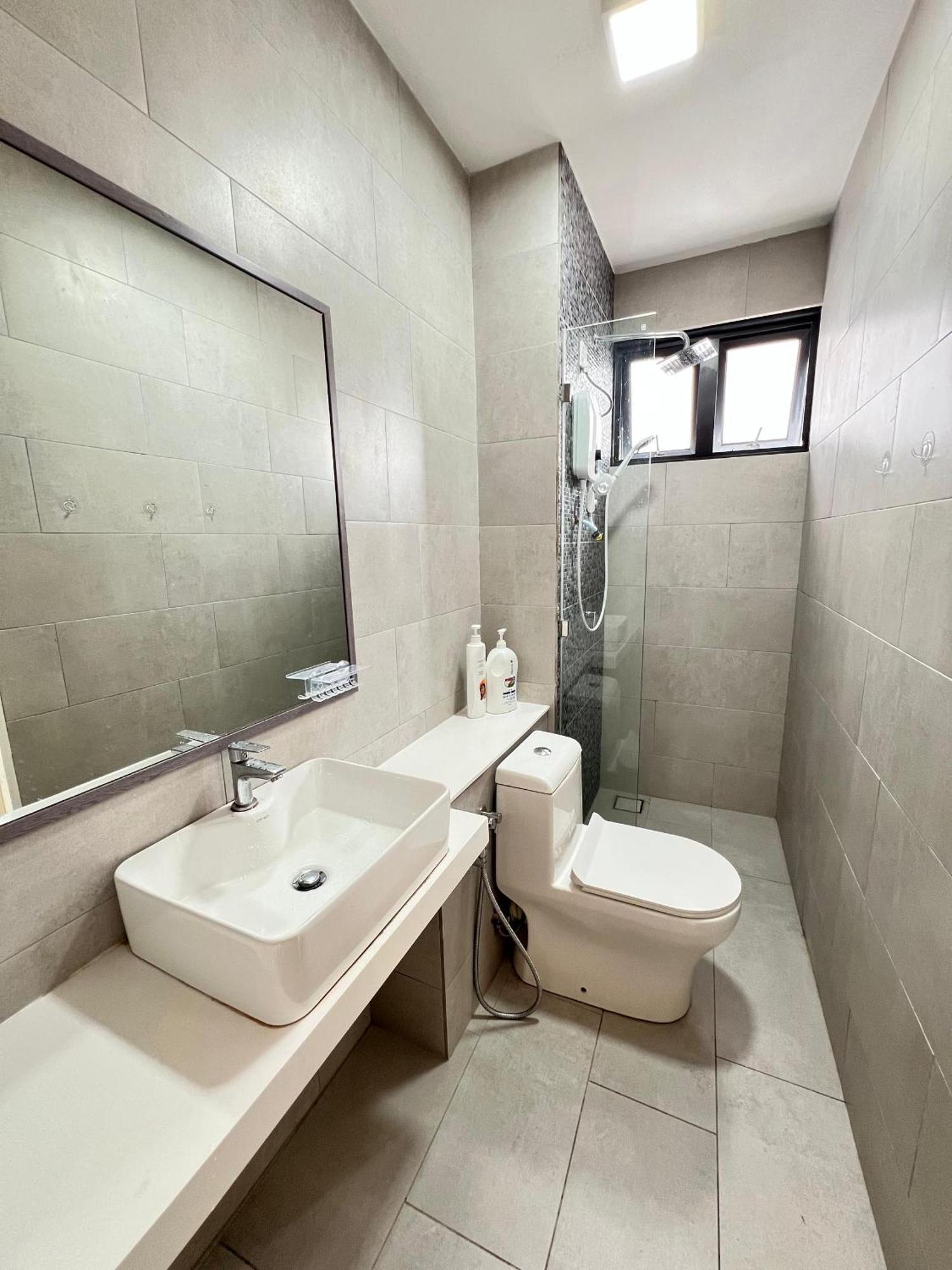 The Shore Executive Suites By Ys Luxury Кота Кинабалу Екстериор снимка