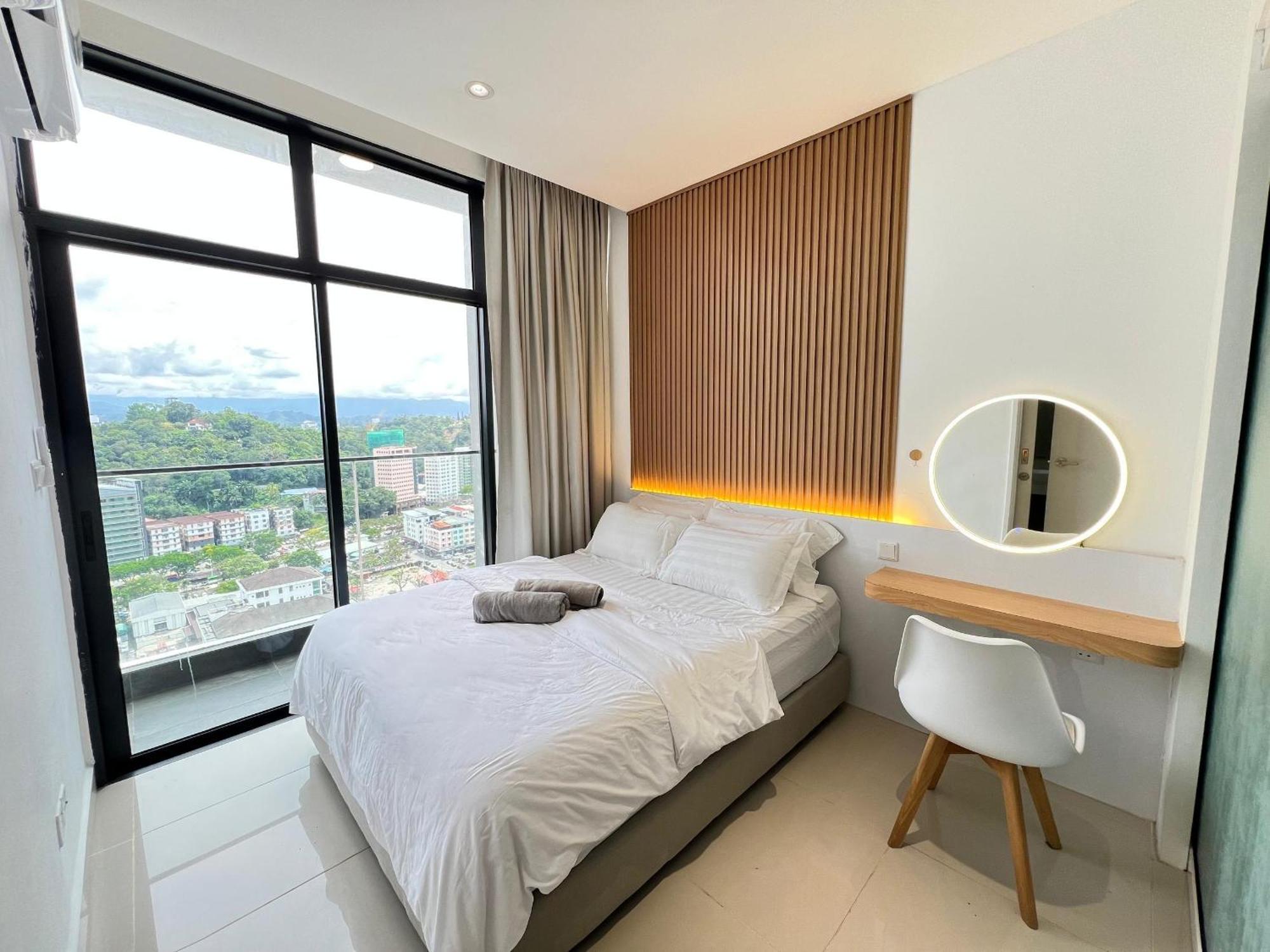 The Shore Executive Suites By Ys Luxury Кота Кинабалу Екстериор снимка