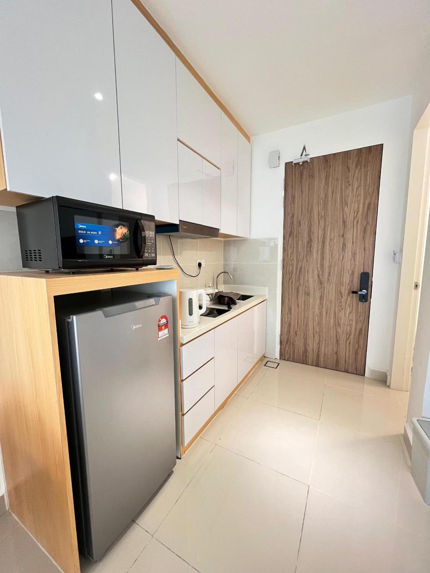 The Shore Executive Suites By Ys Luxury Кота Кинабалу Екстериор снимка